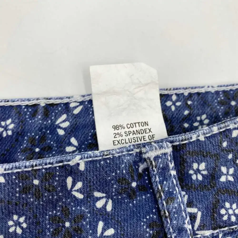 Betsey Johnson Dark Wash Paisley Lace Trim Jean Shorts | Size 12